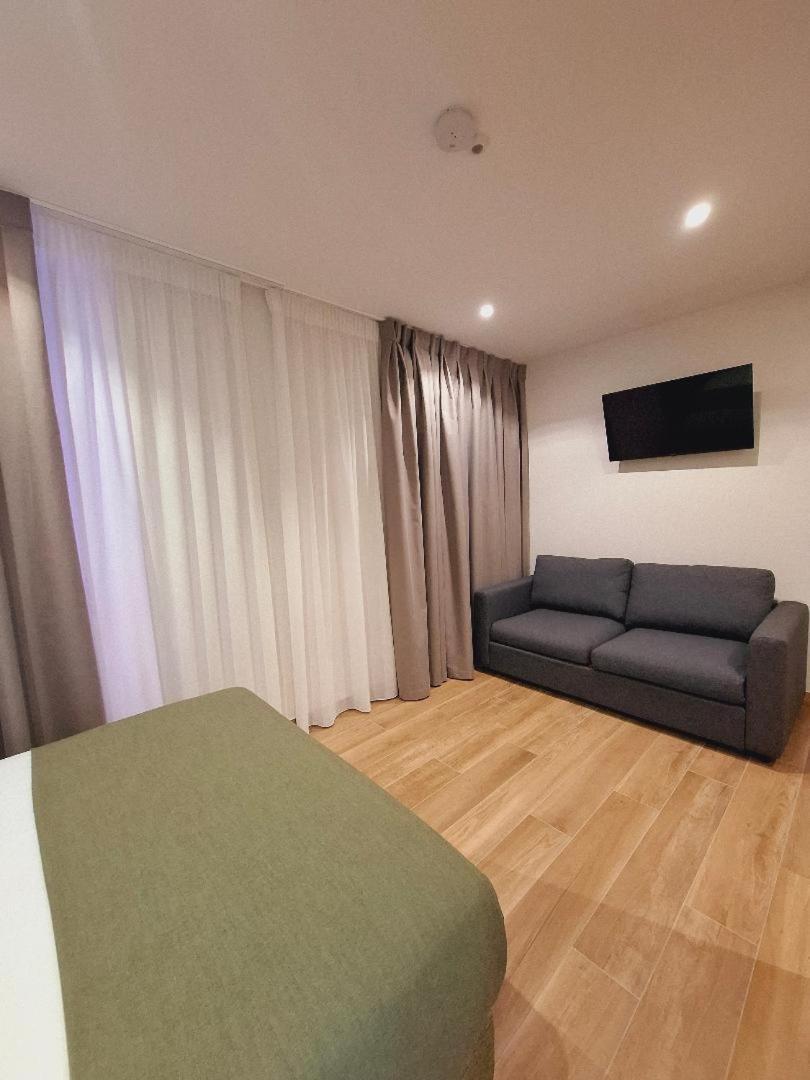 Hostal San Blas Madrid Exterior photo