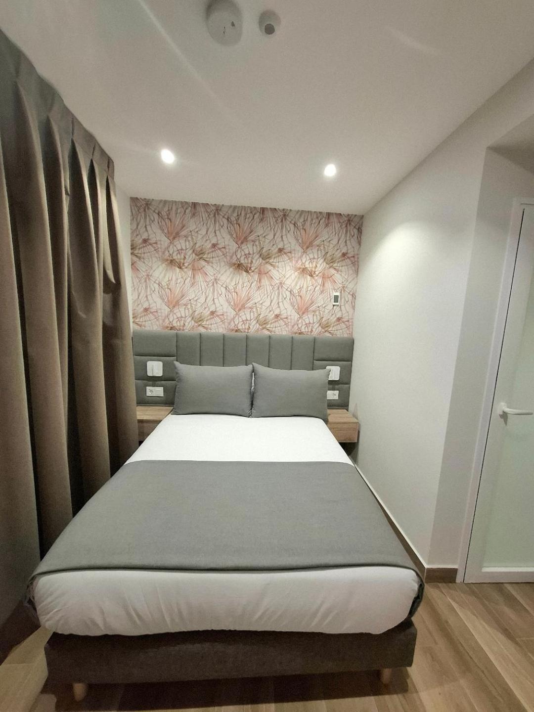 Hostal San Blas Madrid Exterior photo