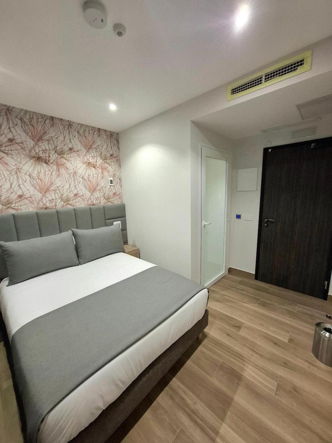 Hostal San Blas Madrid Exterior photo