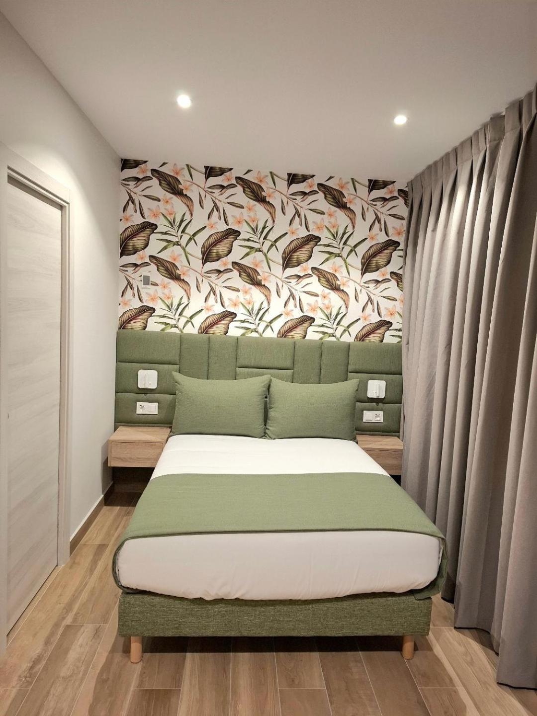 Hostal San Blas Madrid Exterior photo