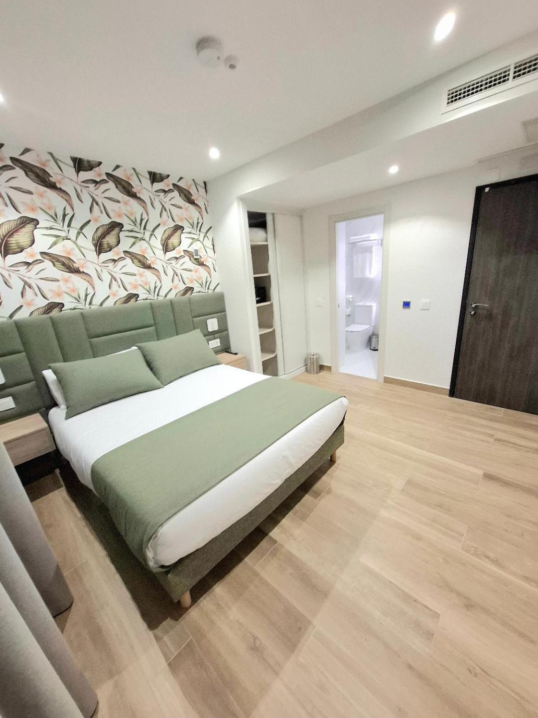 Hostal San Blas Madrid Exterior photo