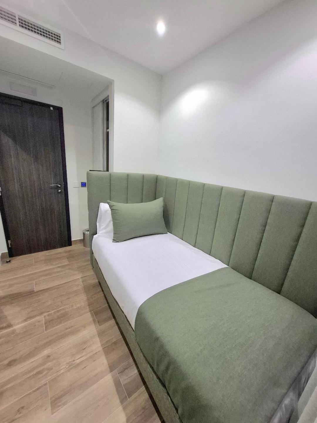 Hostal San Blas Madrid Exterior photo