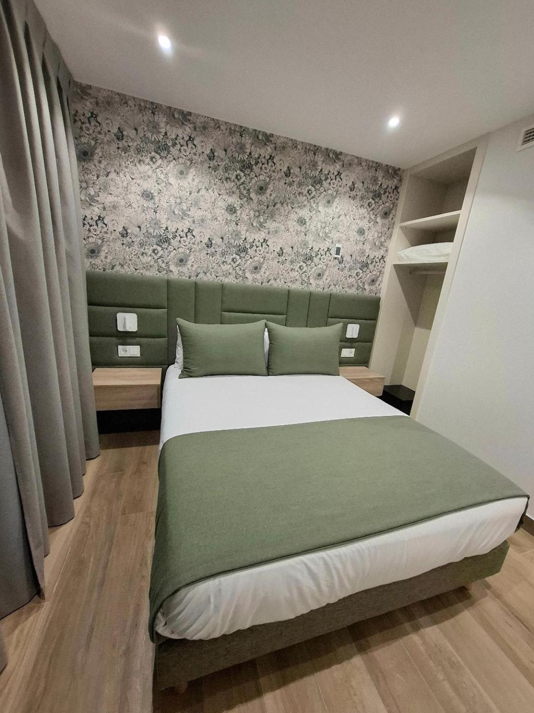 Hostal San Blas Madrid Exterior photo